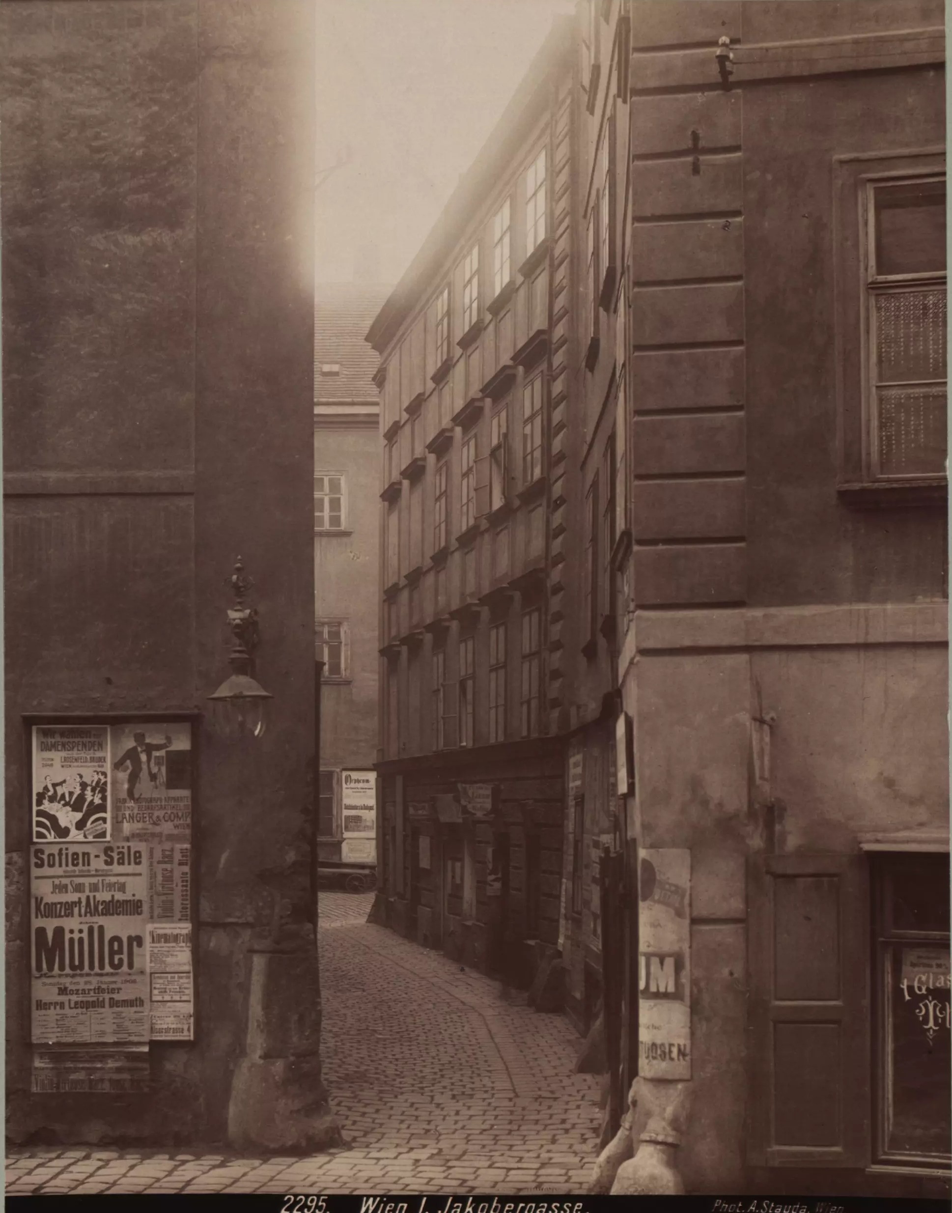 Blick von der Riemergasse in die Jakobergasse um 1906[2]