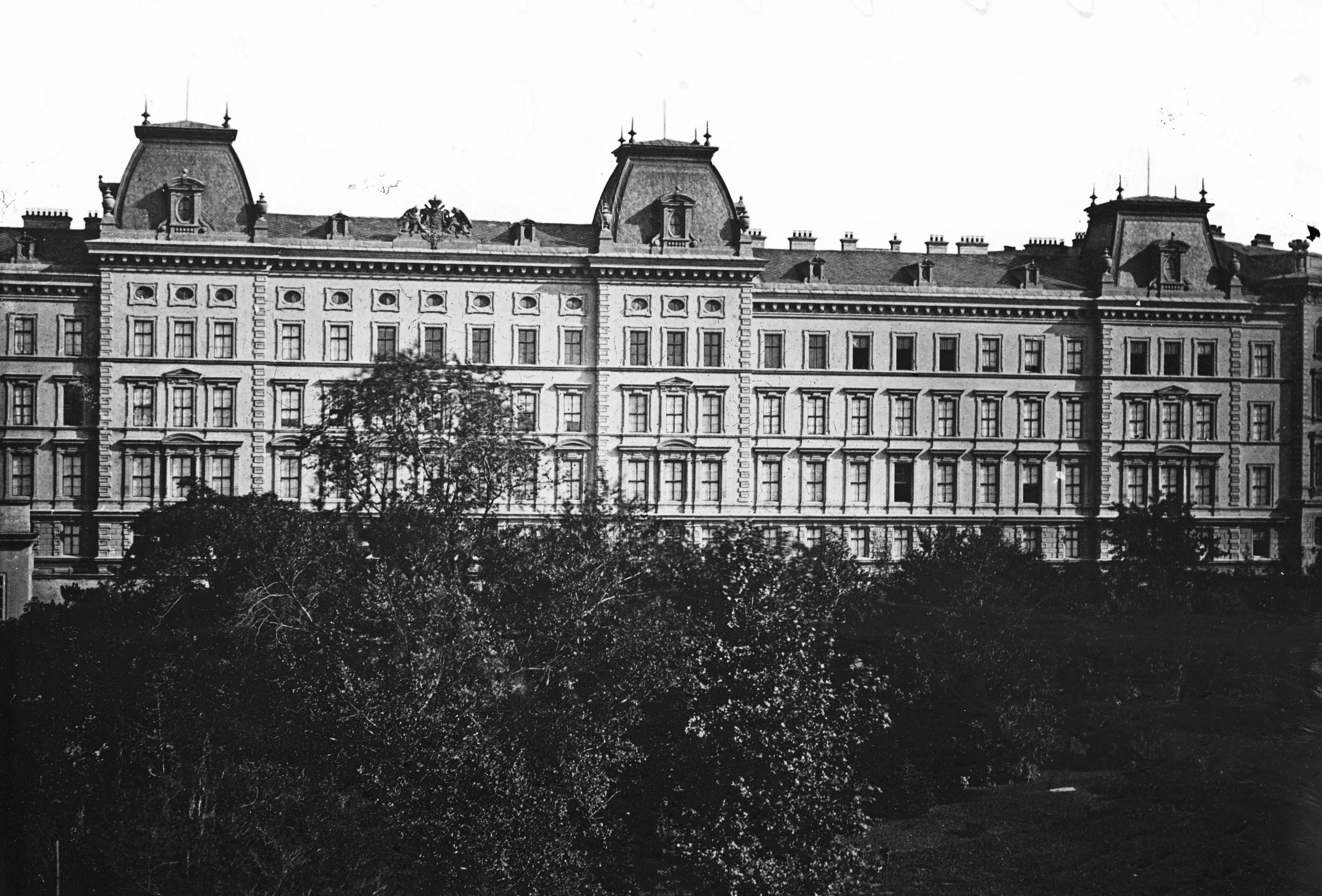 Albrechtspalais und Scheypalais, um 1880[1]