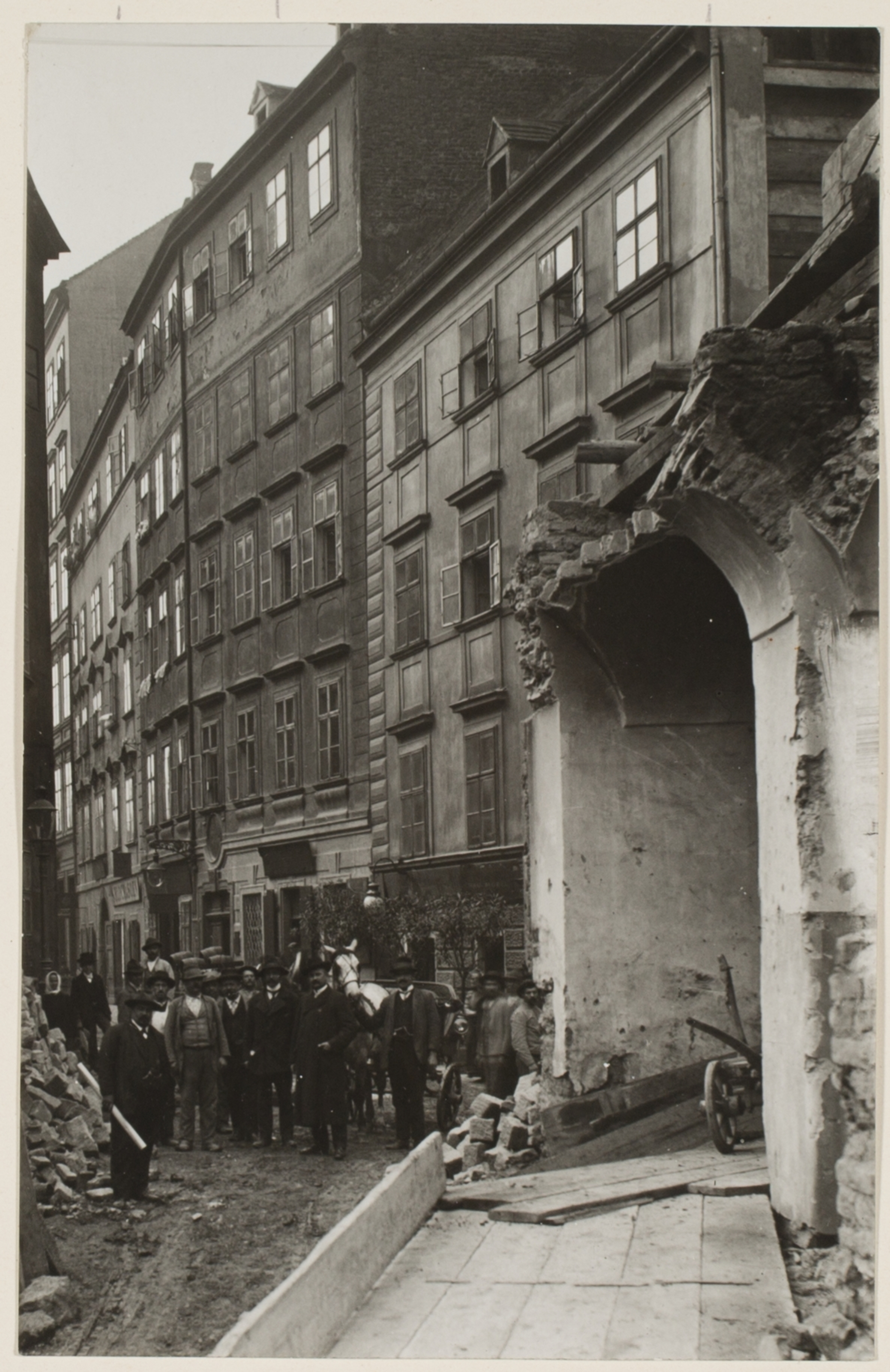 An der Hülben 2, 4 u. 6 um 1909 [4]