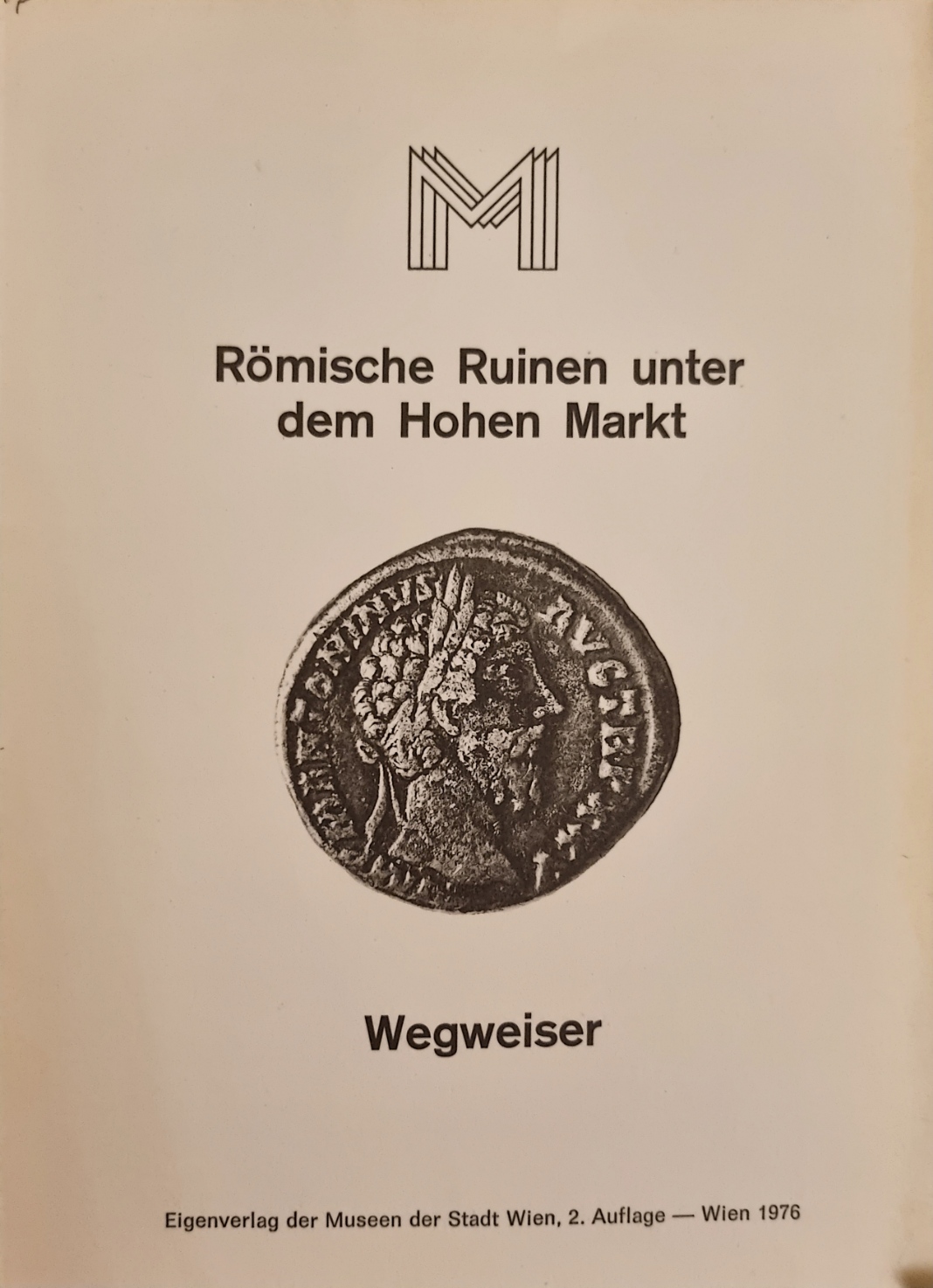 Römische Ruinen unter dem Hohen Markt. Wegweiser.jpg
