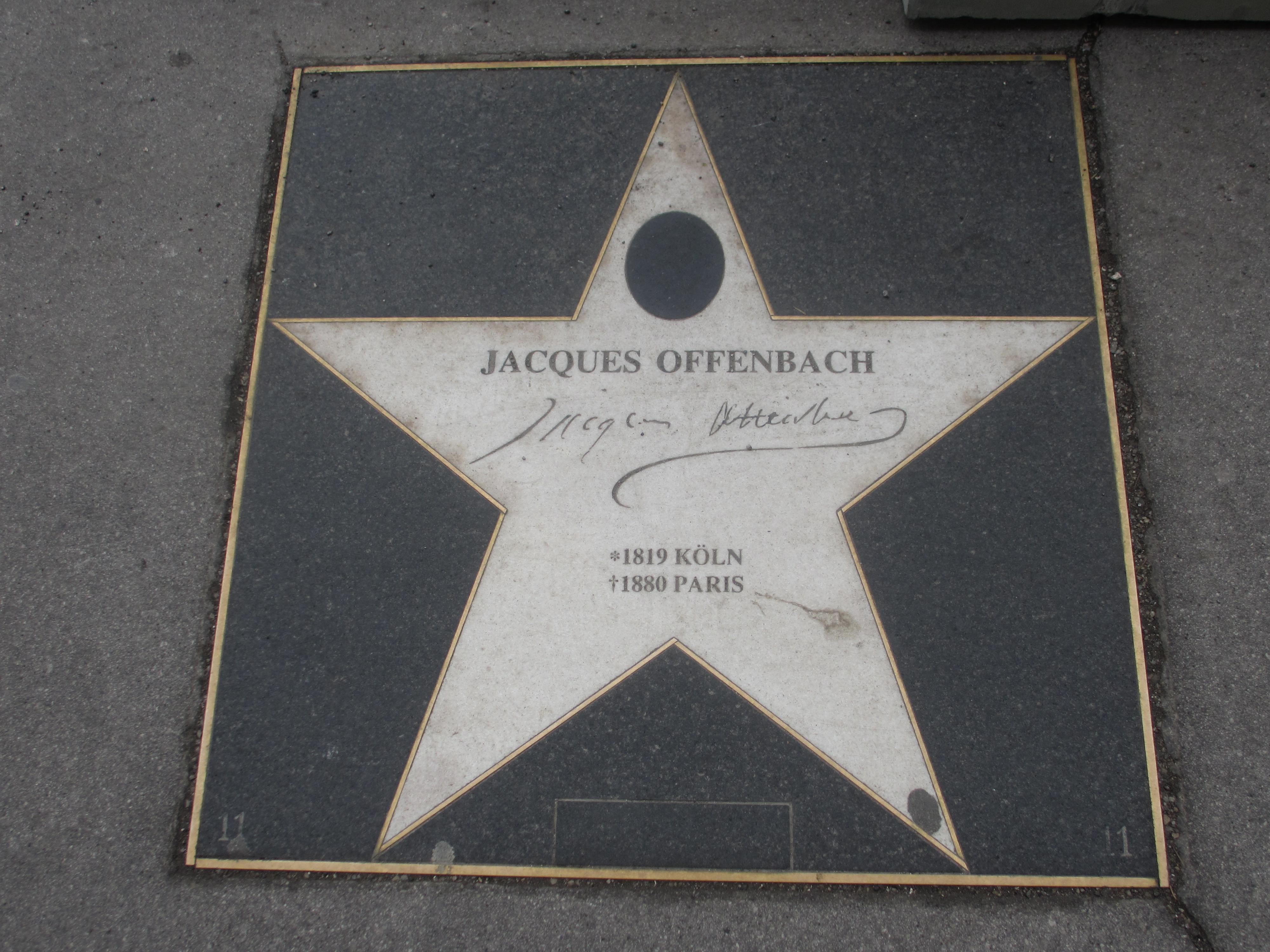 11 Jacques Offenbach.jpg