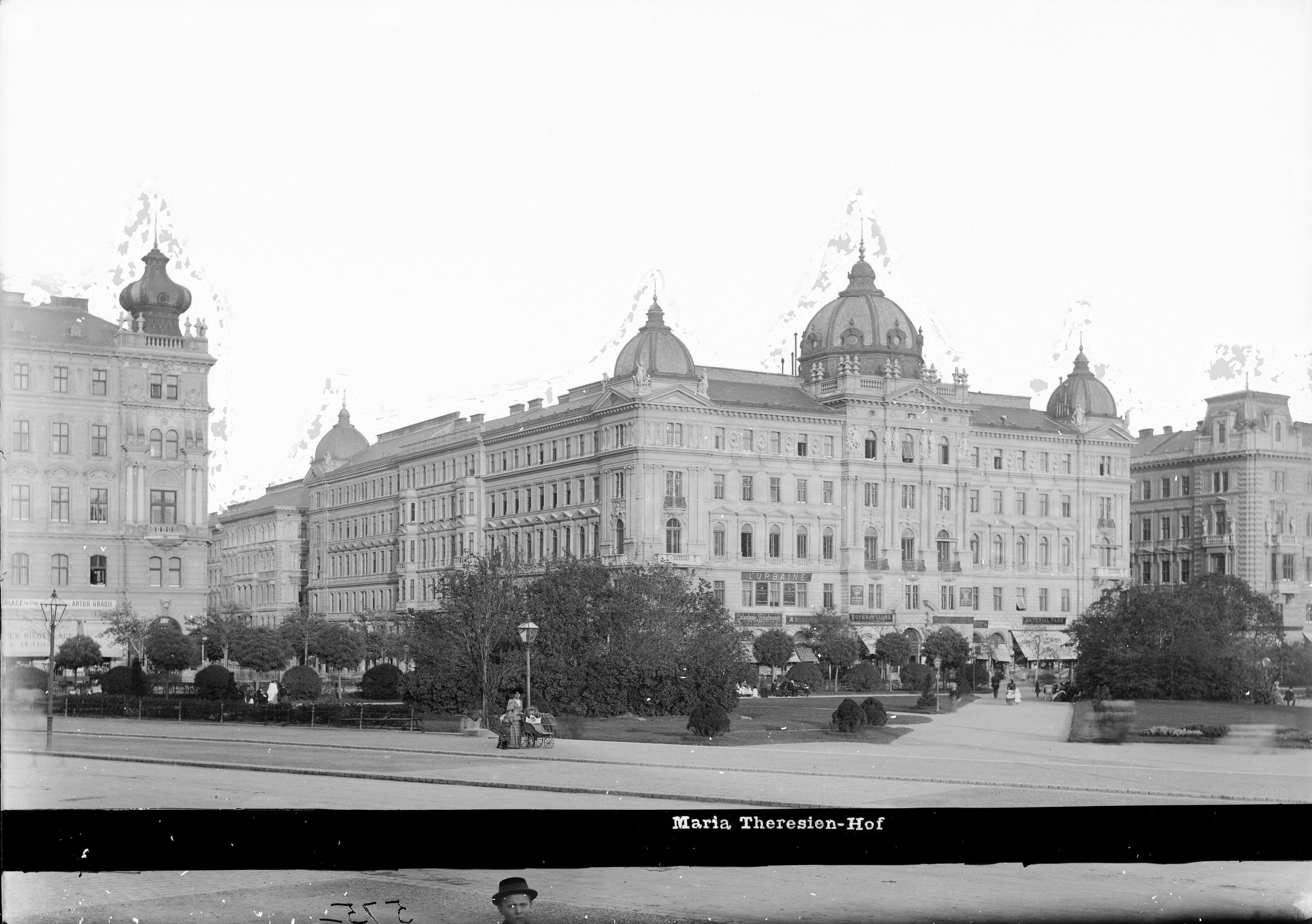 Maria-Theresien-Hof um 1890 [4]