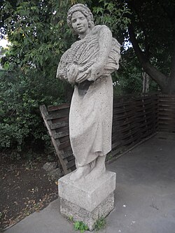 Detailansicht der Figur mit Ährenbündel
