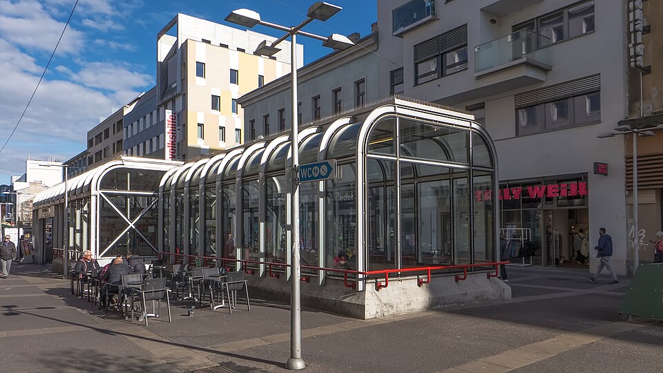 Aufgang an der Favoritenstraße