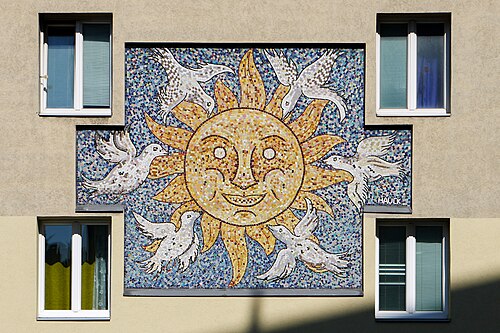Wandmosaik Sonne an der Front zur Davidgasse