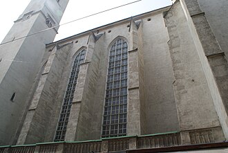 Strebepfeiler am Langhaus