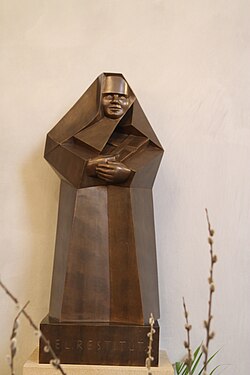 Statue der Maria Restituta