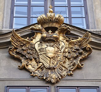 Kaiserliches Wappen über dem Tor
